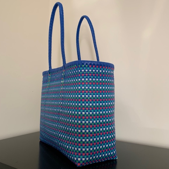 FUN BEACH PLASTIC TOTE BAG MADE IN OAXACA MEX. - Picture 3 of 3